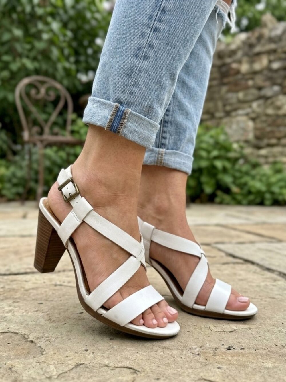 Clarks Jaelyn Fog White Leather Sandals (inside cracking)